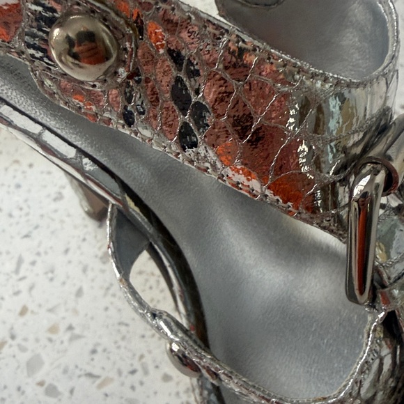 Delicious Brand Silver Metallic Platform Hi Heel Sandals, Size 7. - Picture 8 of 10